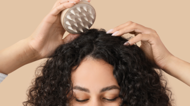 Hair Skinification: tutto sulla nuova routine di bellezza per il cuoio capelluto