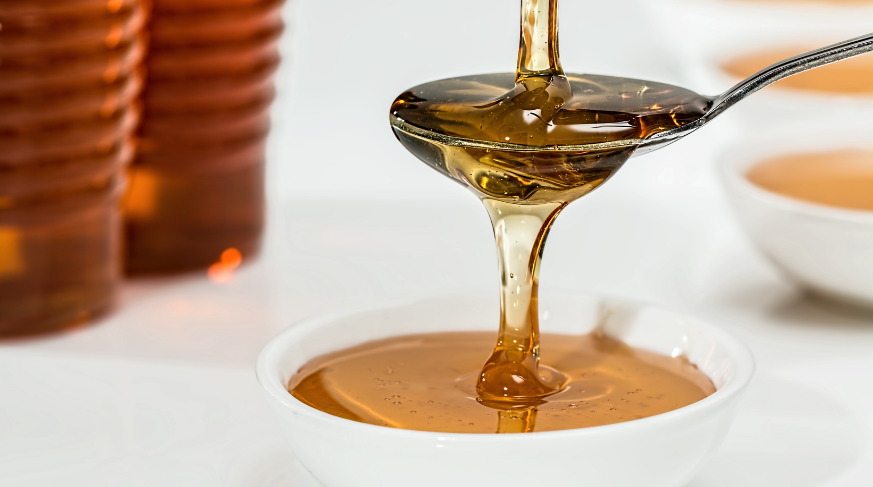 Miele, proprietà, benefici e tipi di miele