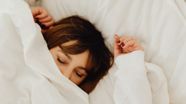 Cambio d'ora e stanchezza: rimedi naturali per ritrovare sonno ed energia