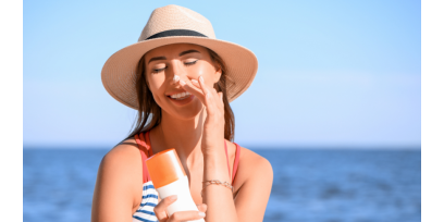 Solari con texture coreana: i migliori fluidi e sieri viso che fanno innamorare della protezione