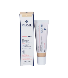 Rilastil Difesa Matt Fondotinta Correttivo 01 - Fondotinta opacizzante per pelle sensibile a tendenza acneica - 30 ml